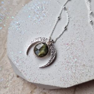 OSTATNI - "Le Grand Vert Silver " - Lunula z wielkim zielonym labradorytem, 45 cm